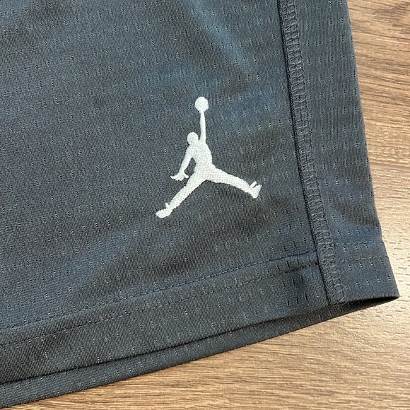 Jordan Size XL Kids Shorts - Picture 3 of 12